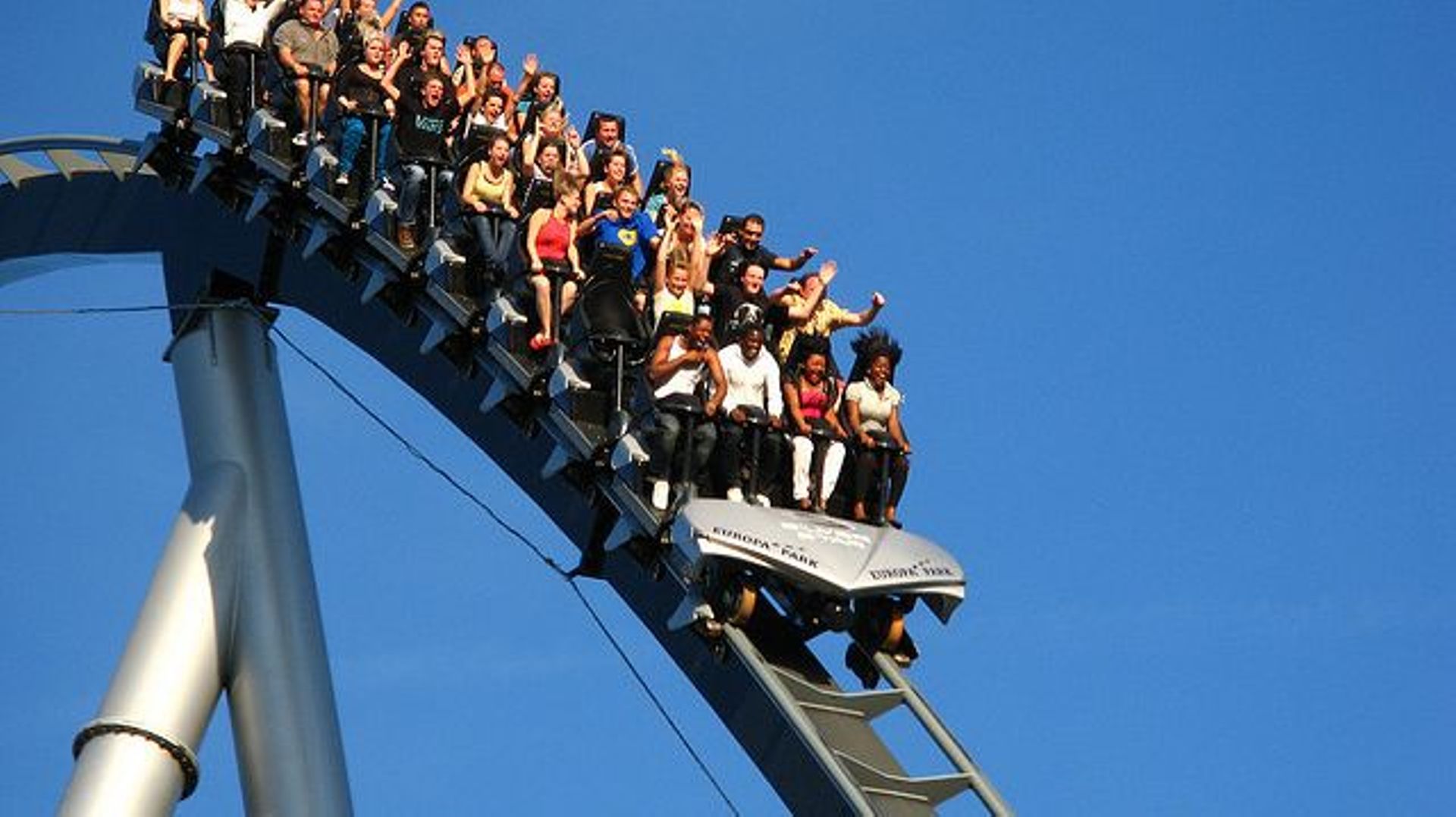 Ils partent dans un parc d'attraction le week-end des élections - RTBF