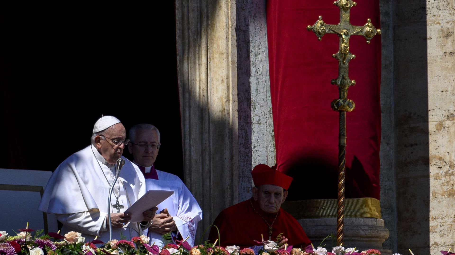 Le pape François prononce sa bénédiction Urbi et Orbi de Pâques.
