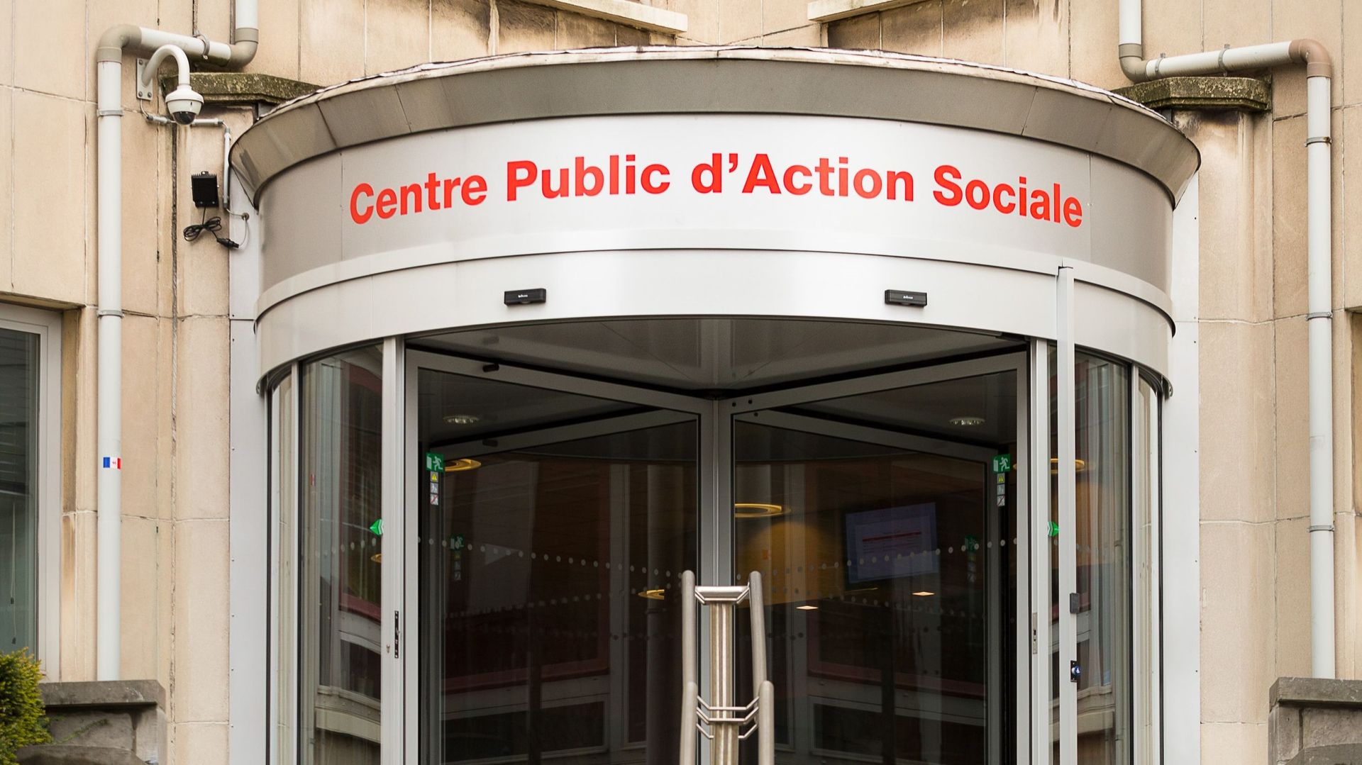 Trois évaluations par les CPAS devront avoir lieu par an avec le bénéficiaire. 