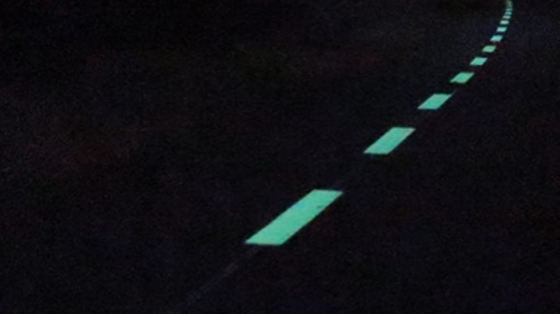 OliKrom : notre peinture luminescente qui sécurise les routes la nuit