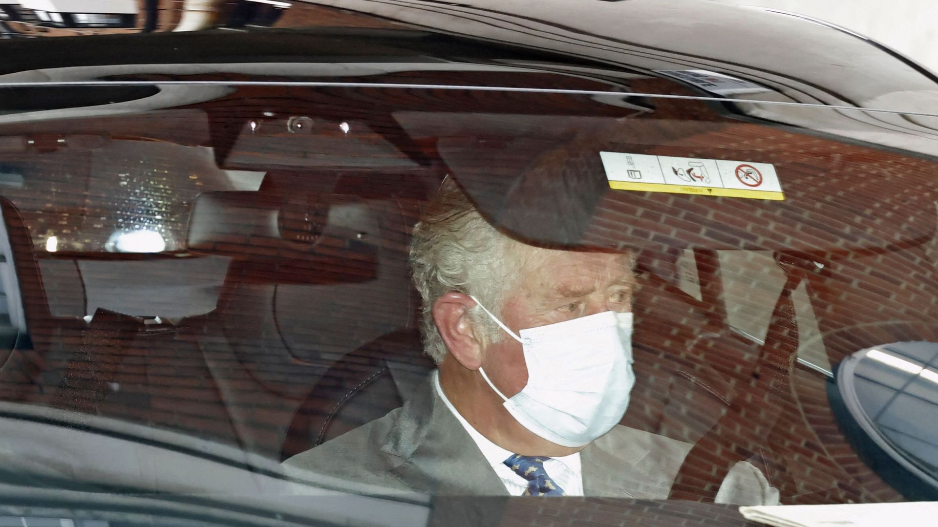 Le prince Charles rend visite à son père le prince Philip, hospitalisé