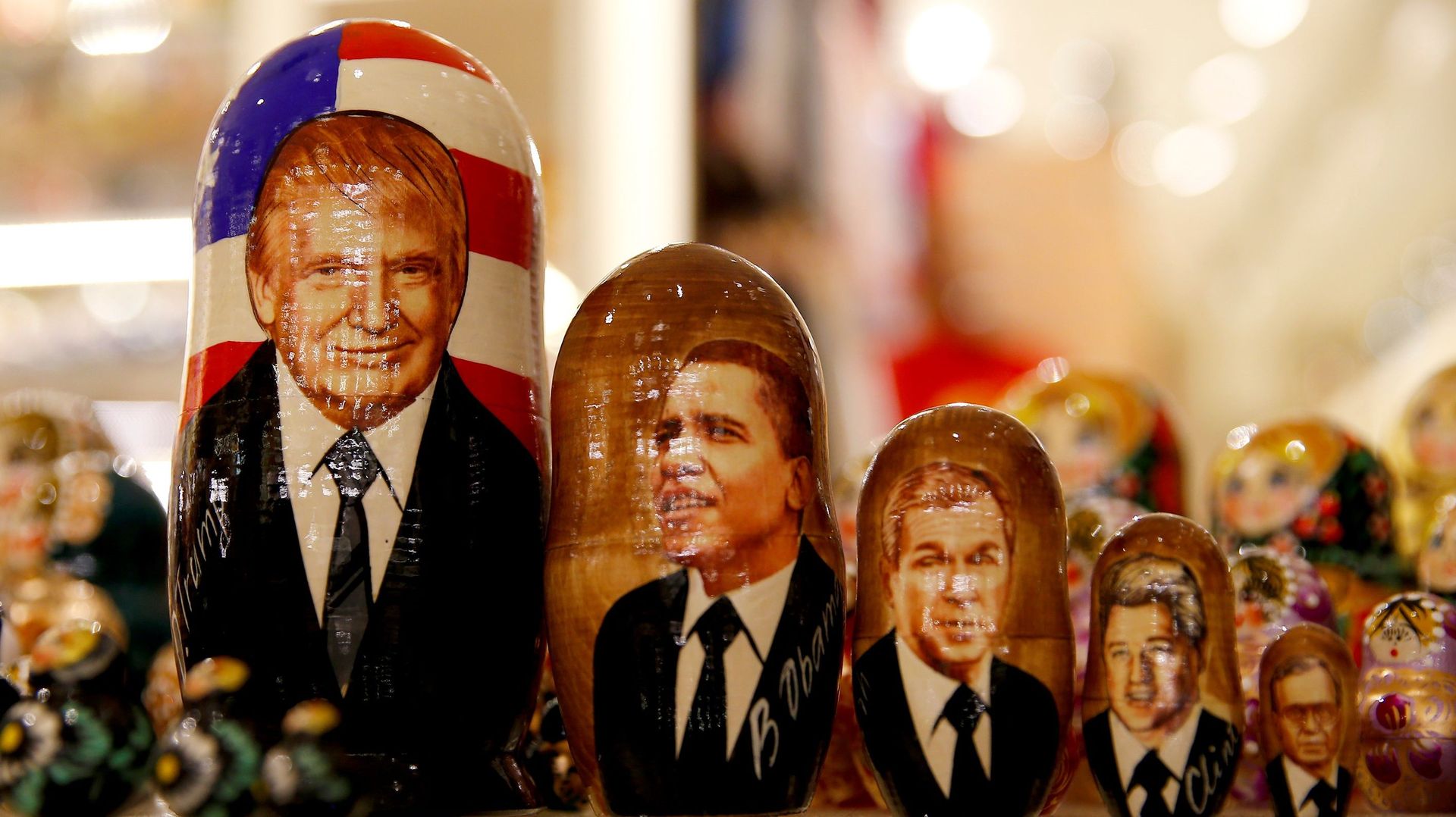 Les cinq présidents ayant précédé Joe Biden dans un magasin de souvenirs moscovite en 2016 (illustration)