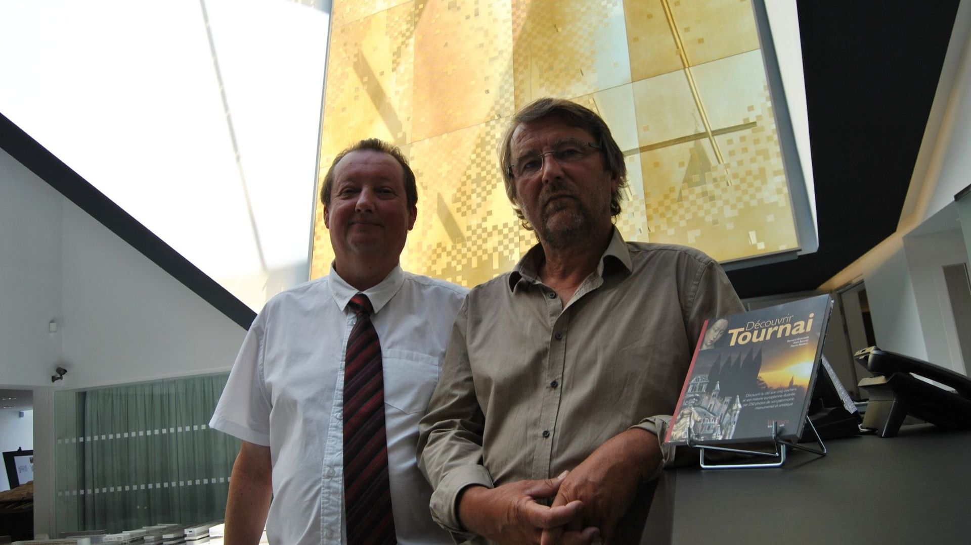 Pierre Peeters et Benard Desmael, auteurs de "Découvrir Tournai"