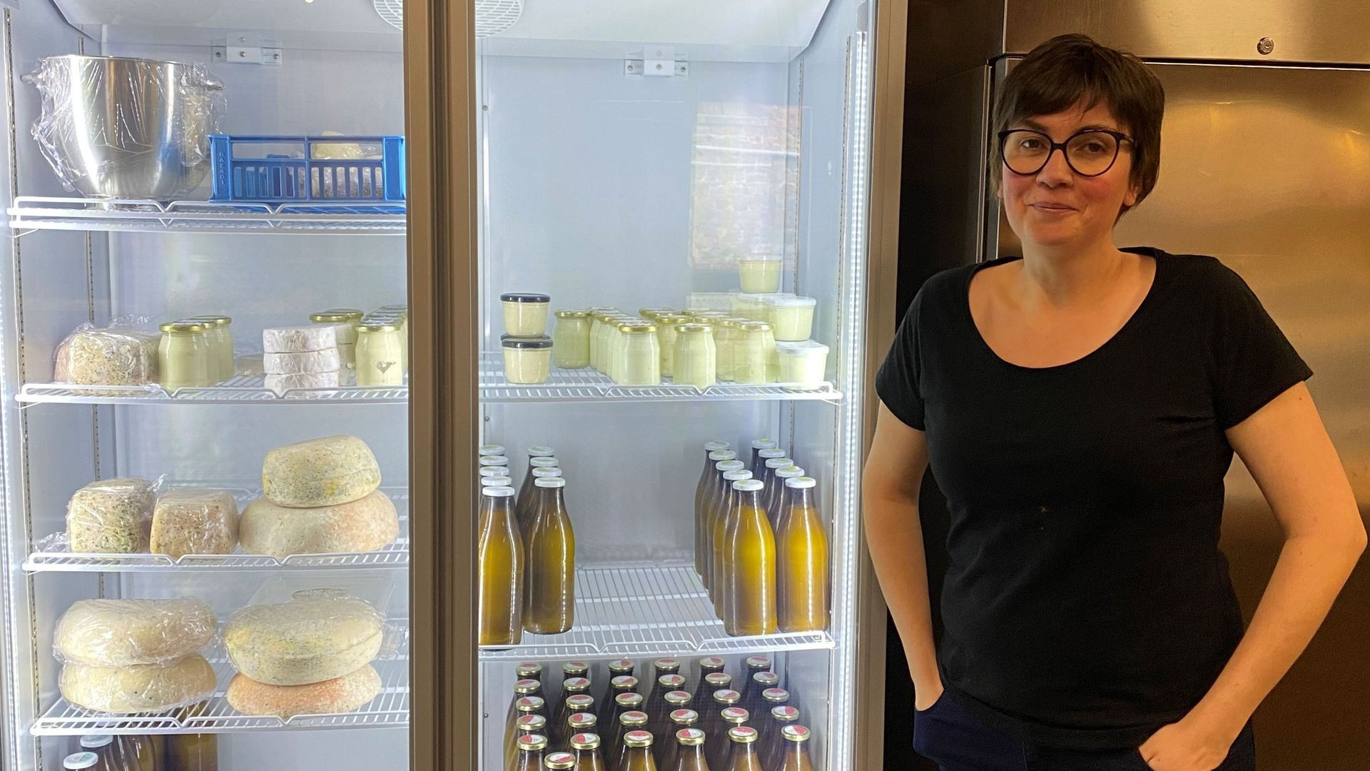 Céline Lambert, patronne de la laiterie "Qui lait cru" à Dalhem