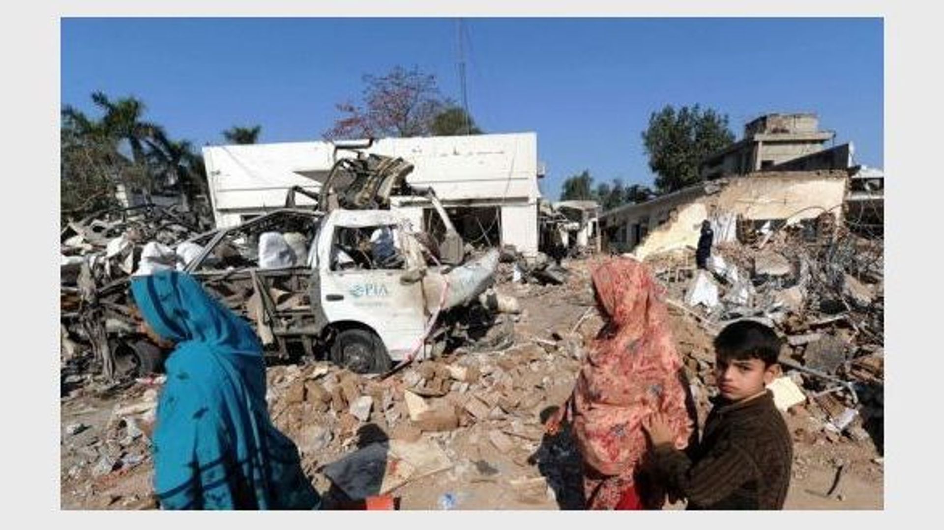 Pakistan au moins 34 morts dans un attentat lors de funérailles RTBF