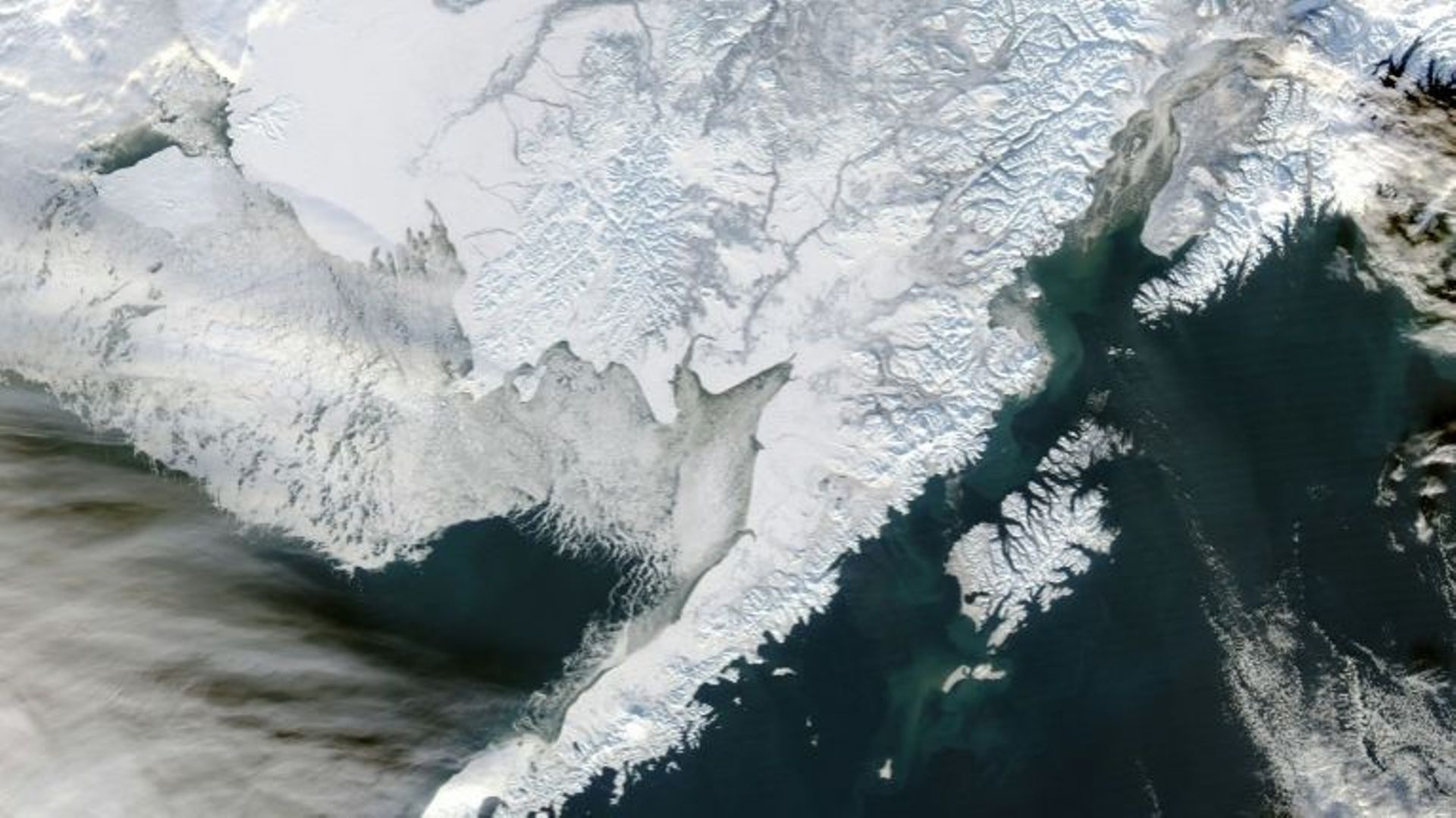 a baie de Bristol, dans l'est de la mer de Béring, sur les côtes de l'Alaska, vue d'un satellite de la Nasa le 15 janvier 2012