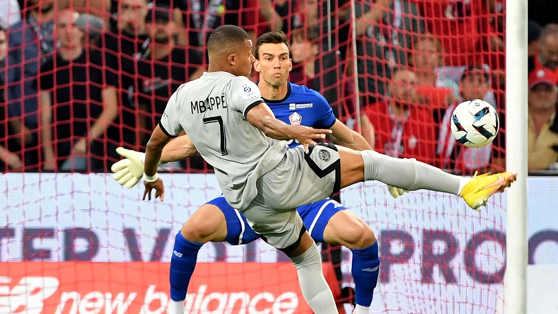 Kylian Mbappé a inscrit un but après 8 secondes de jeu face à Lille. Une construction de but qui a déjà été utilisée par de nombreux clubs avec le même résultat.

