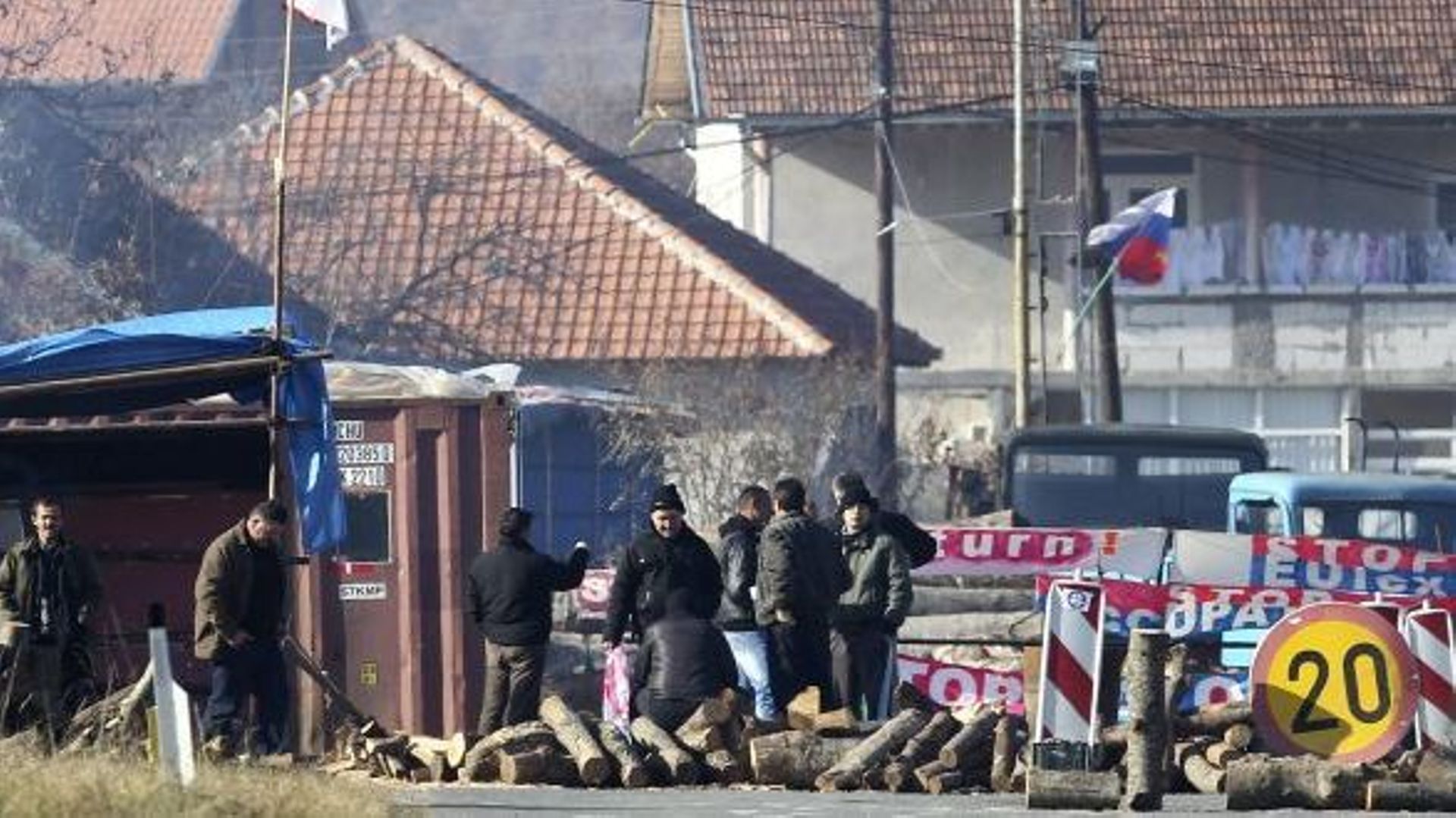 Barricade érigée dans le village de Zupce, au Kosovo