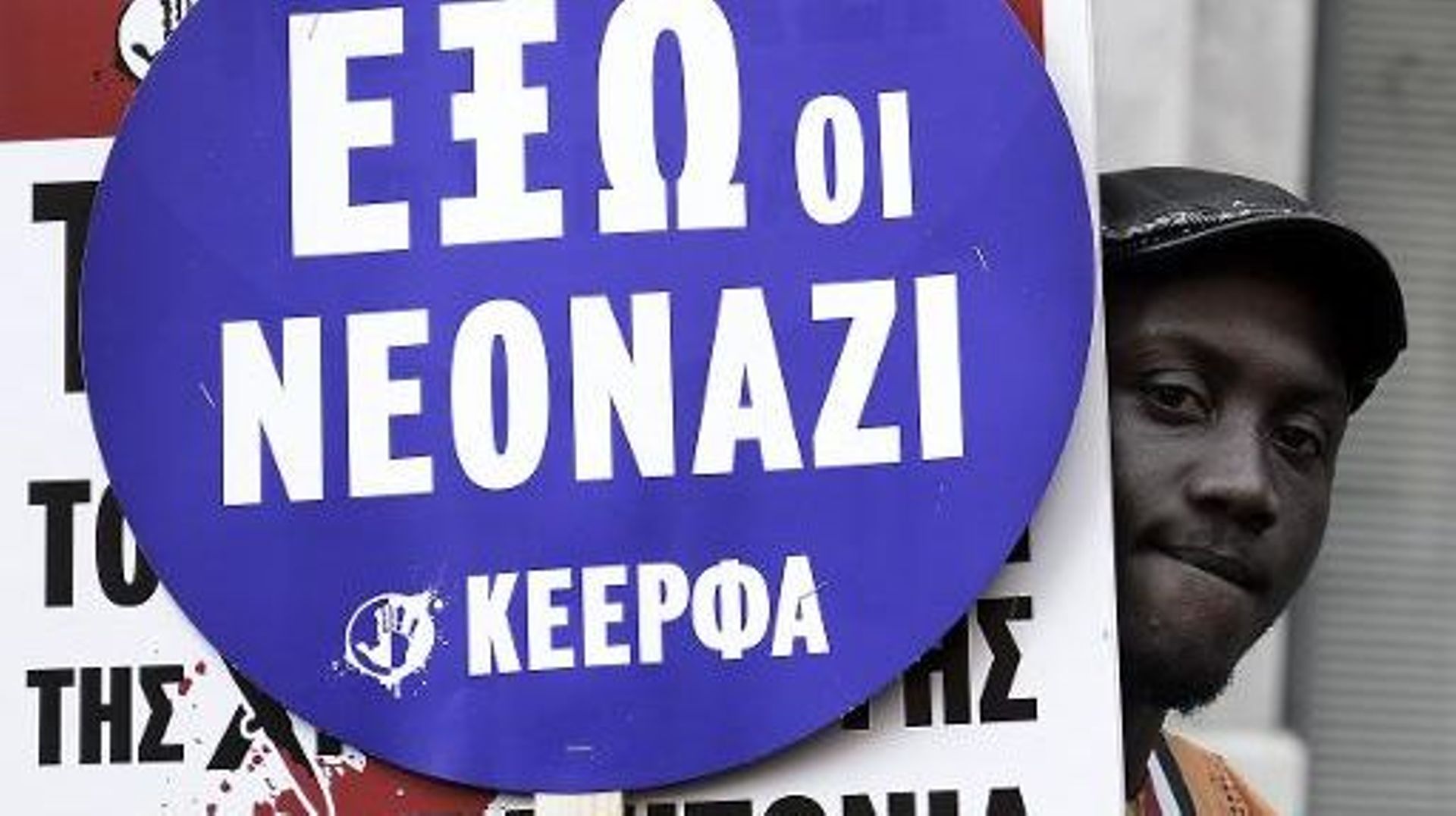 Des milliers de migrants, sympathisants de gauche et des droits de l'homme, manifestent  à Athènes contre "le fascisme" et "le racisme", le 22 mars 2014