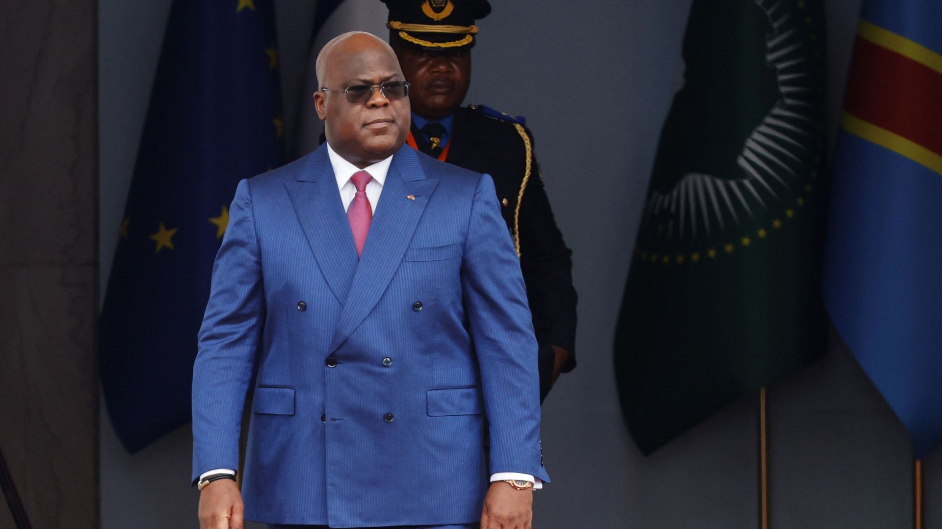 Le président de la République démocratique du Congo, Félix Tshisekedi, accueille le président français avant leur rencontre au Palais de la Nation à Kinshasa, le 4 mars 2023.