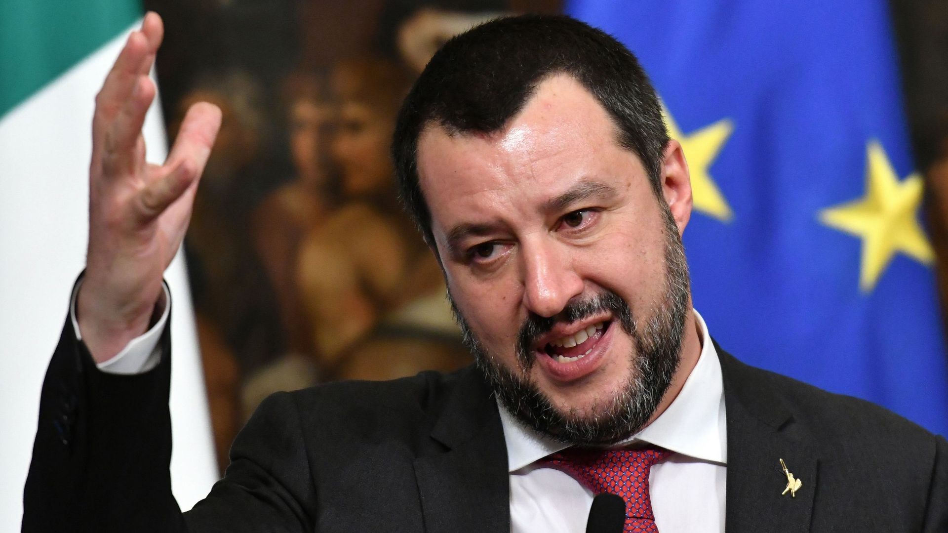 Nouvelle loi sur la légitime défense en Italie : "C'est un marqueur de l'extrême droite"