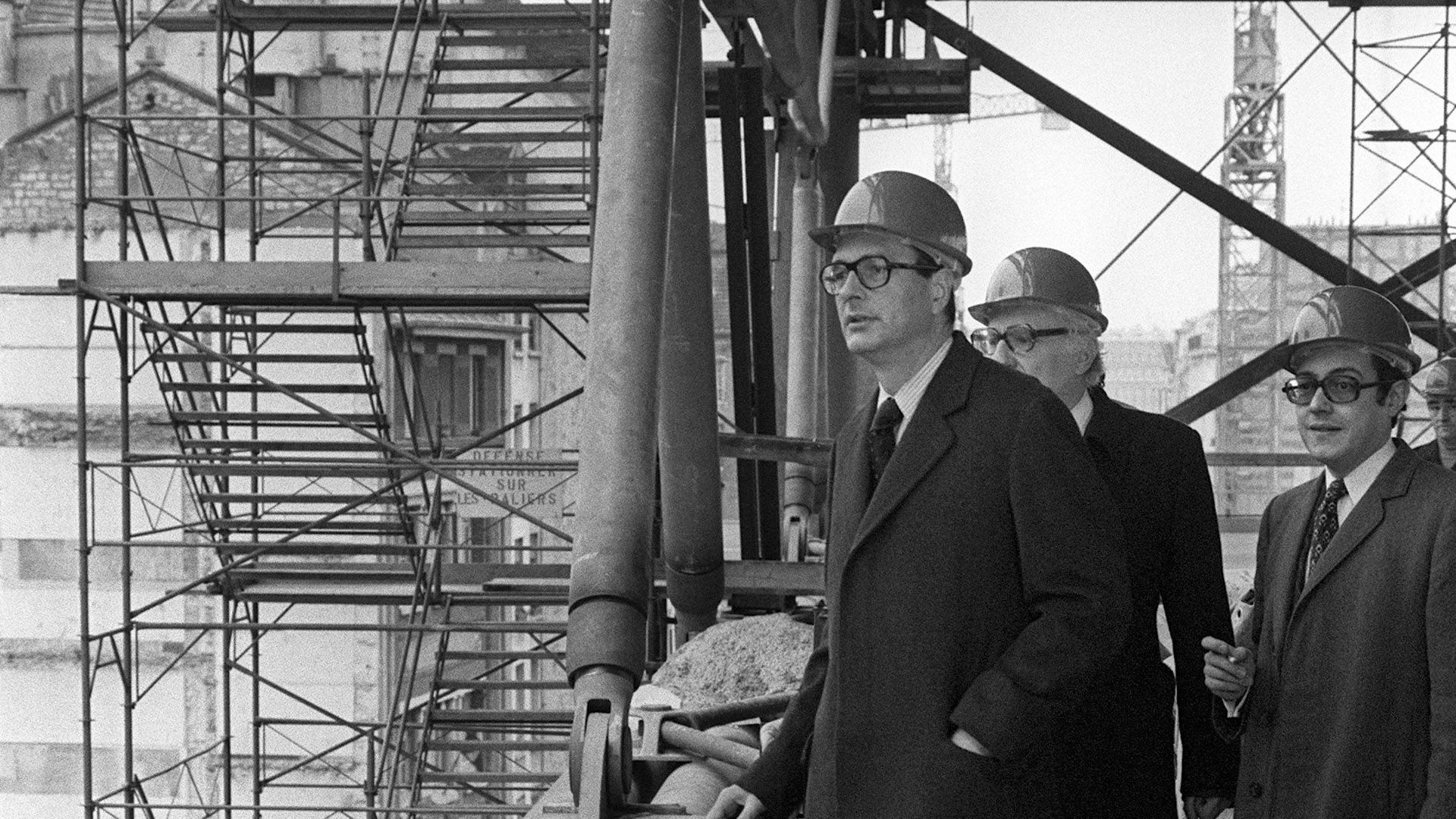 En 1974, le premier ministre français de l'époque, Jacques Chirac vient inspecter les travaux du futur Centre Pompidou