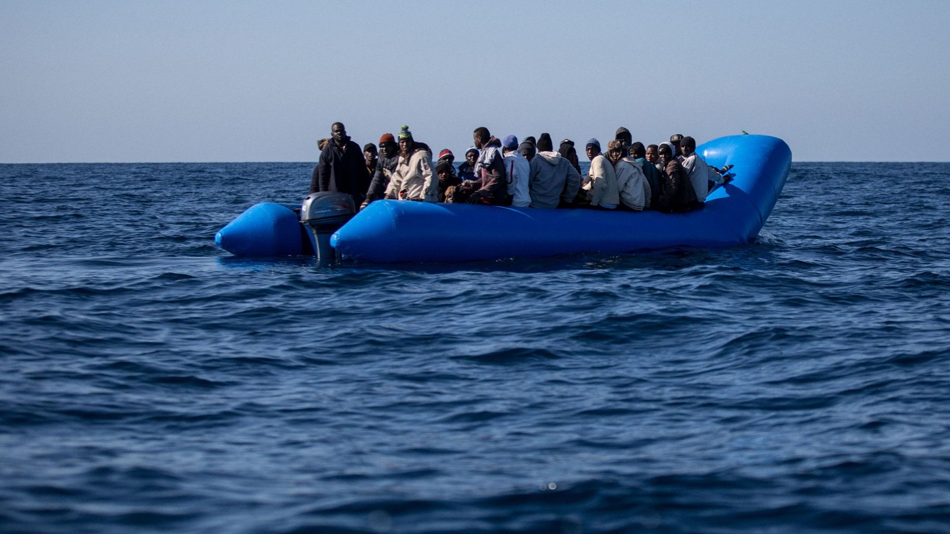 Au moins 500 migrants gagnent la Grèce en une journée - RTBF Actus