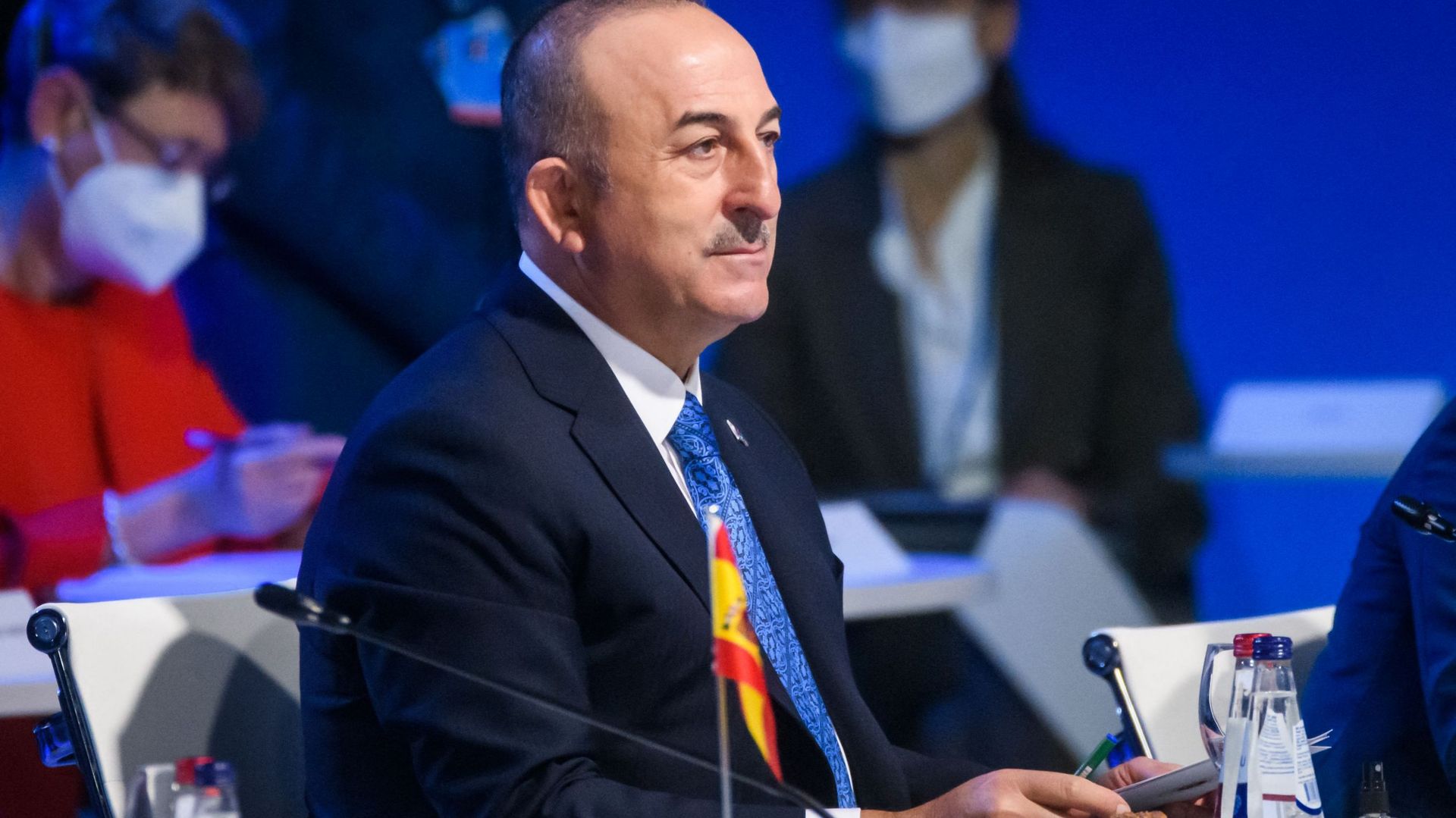 Mevlut Cavusoglu, ministre des Affaires étrangères de la Turquie, participe à la première session de la réunion des ministres des Affaires étrangères de l'OTAN à Riga, en Lettonie, le 30 novembre 2021