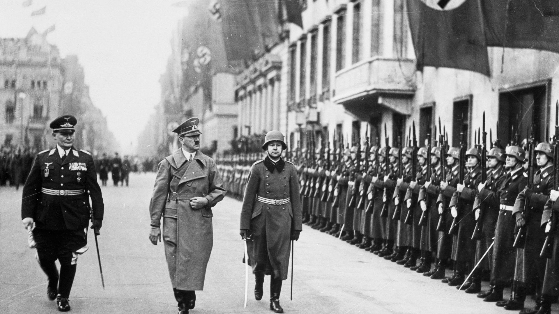 Adolph Hitler et Hermann Goering à Berlin, après le coup d’État en Autriche.