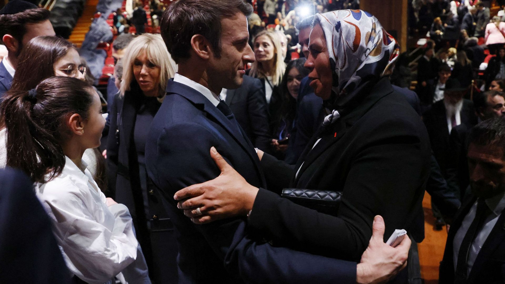 Emmanuel Macron et la mère d’Imad Ibn Ziaten à Toulouse, le 20 mars 2022