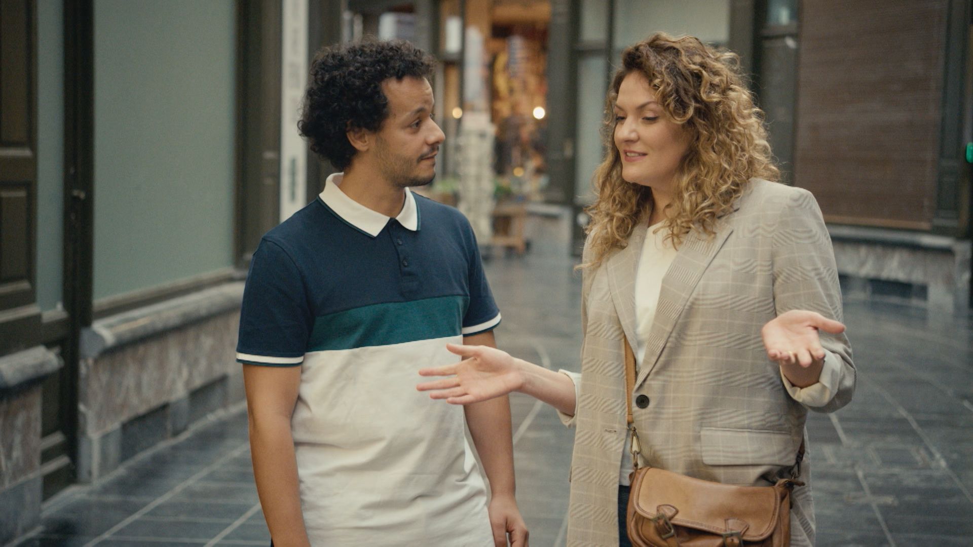 Yassine Fadel et Carole Matagne dans la première saison de 'Trentenaires'. 