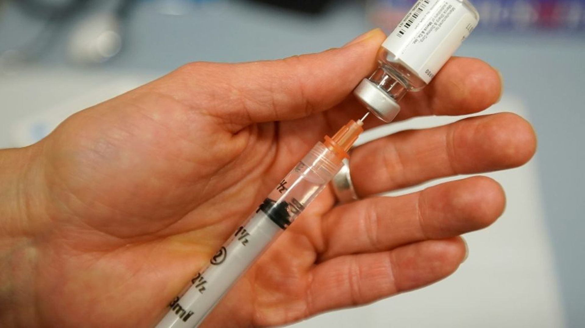 Les Instituts nationaux de la santé américains (NIH) et le groupe Johnson & Johnson tentent de développer un vaccin contre le nouveau coronavirus apparu en Chine