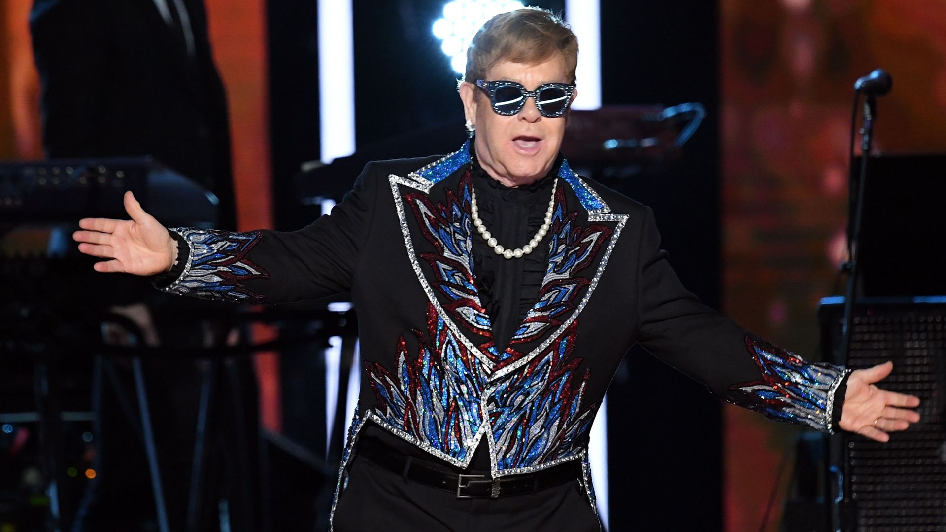 Elton John célèbre 30 ans de sobriété