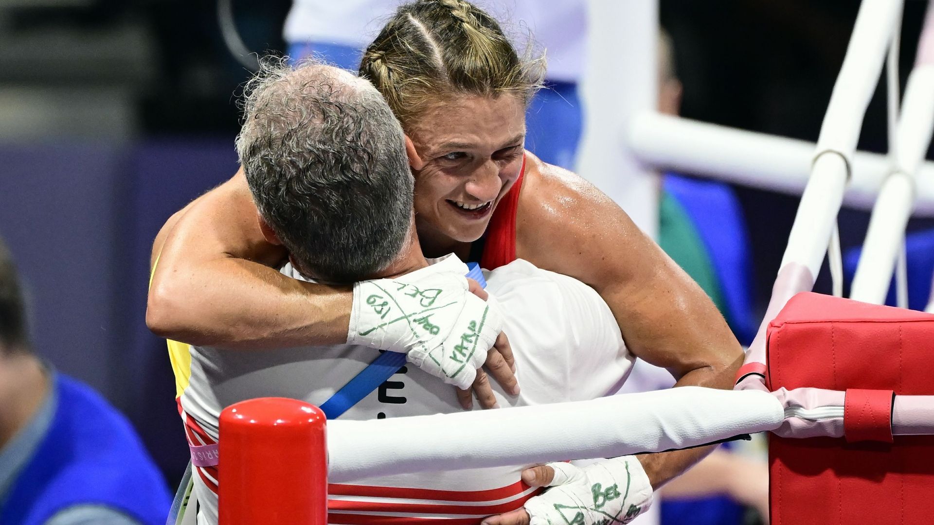 Oshin Derieuw devient la 1ère boxeuse belge à remporter un combat aux Mondiaux