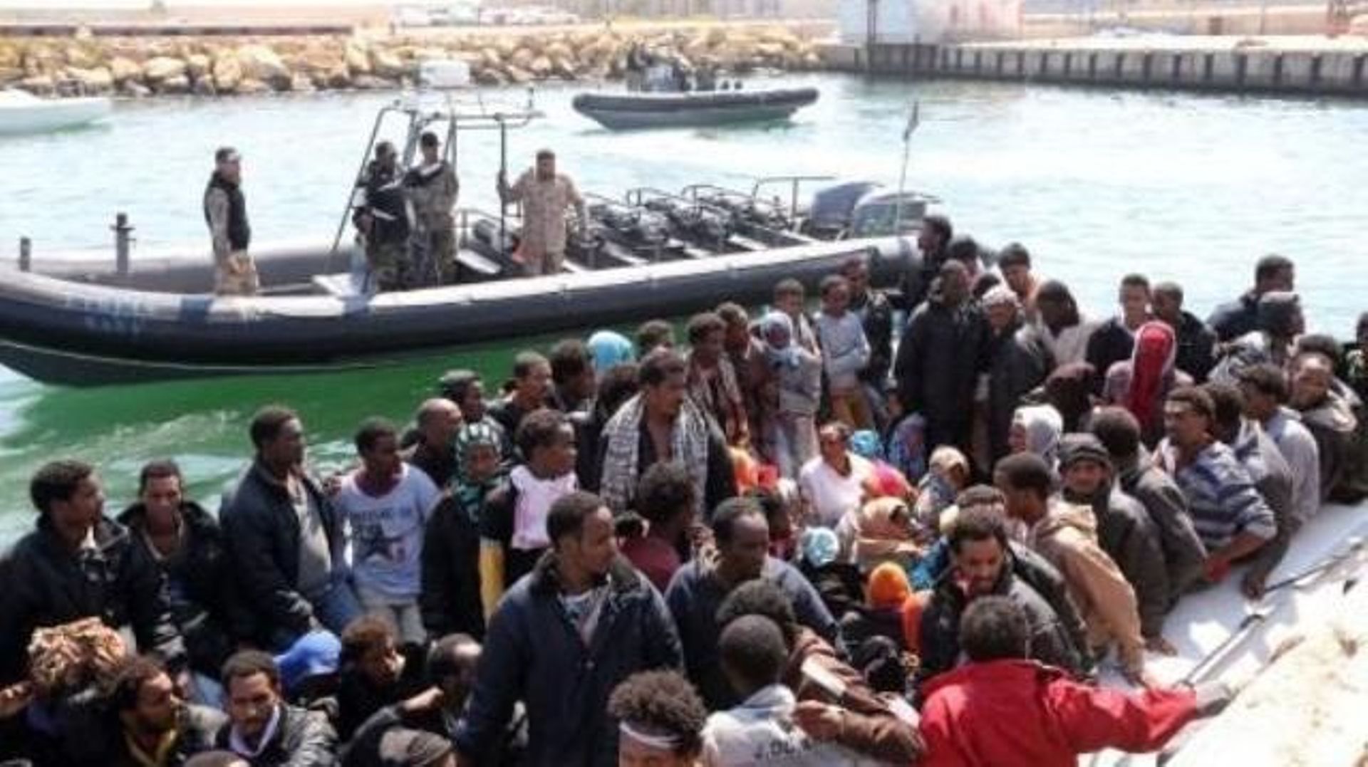 Plus de 100 000 migrants arrivés en Europe via la Méditerranée en 2015 ...