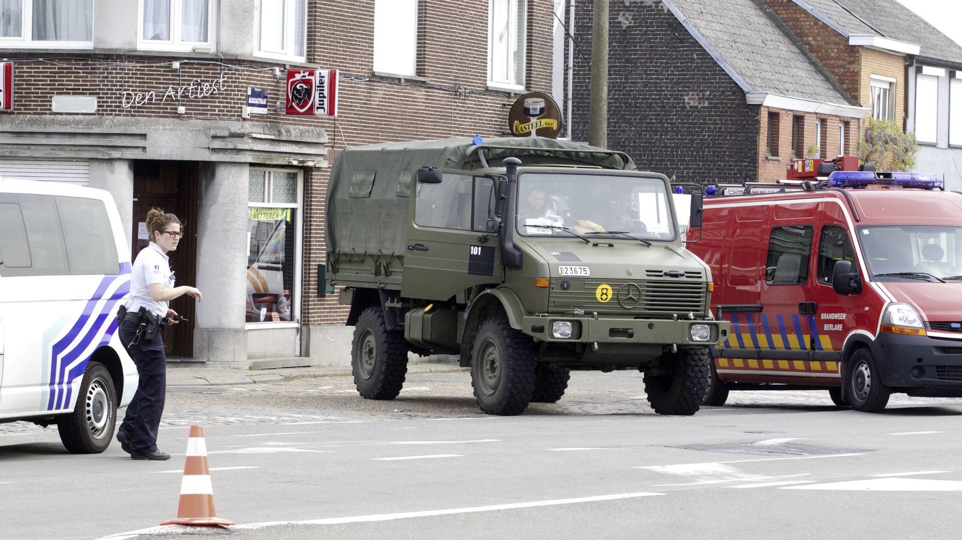 Un camion de l'armée belge à Schellebelle après l'accident
