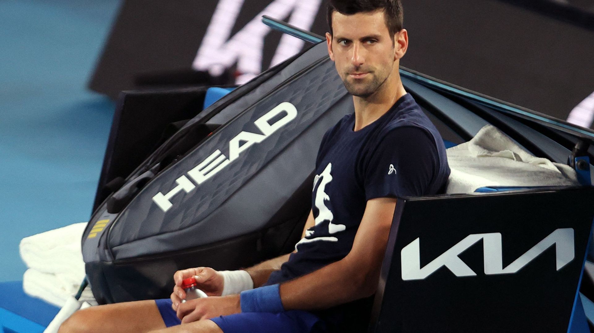 Tennis - Novak Djokovic à l'entraînement quelques jours avant d'être expulsé d'Australie. Le Serbe, N.1 mondial, s'est inscrit au tournoi ATP 500 de Dubai, prévu fin février.
