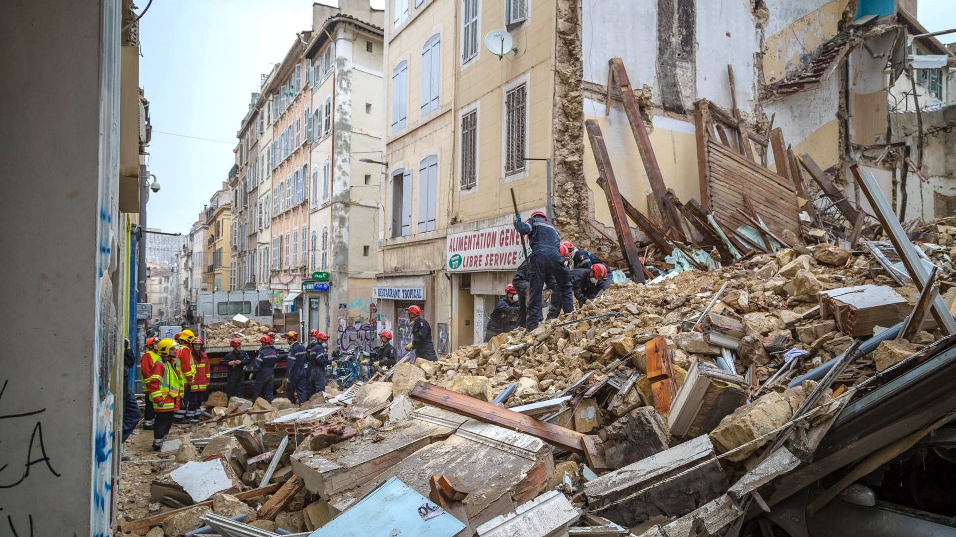 Immeubles effondrés à Marseille: des perquisitions dans les services municipaux