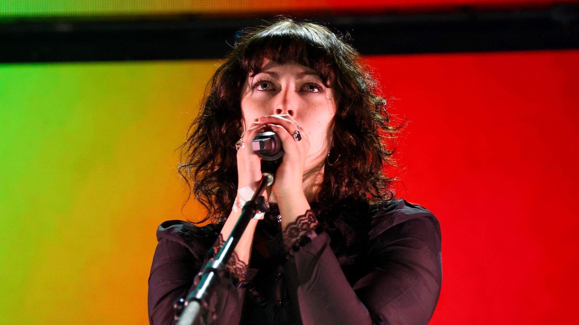 Violet Grohl, fille du leader des Foo Fighters, lance sa carrière solo ...