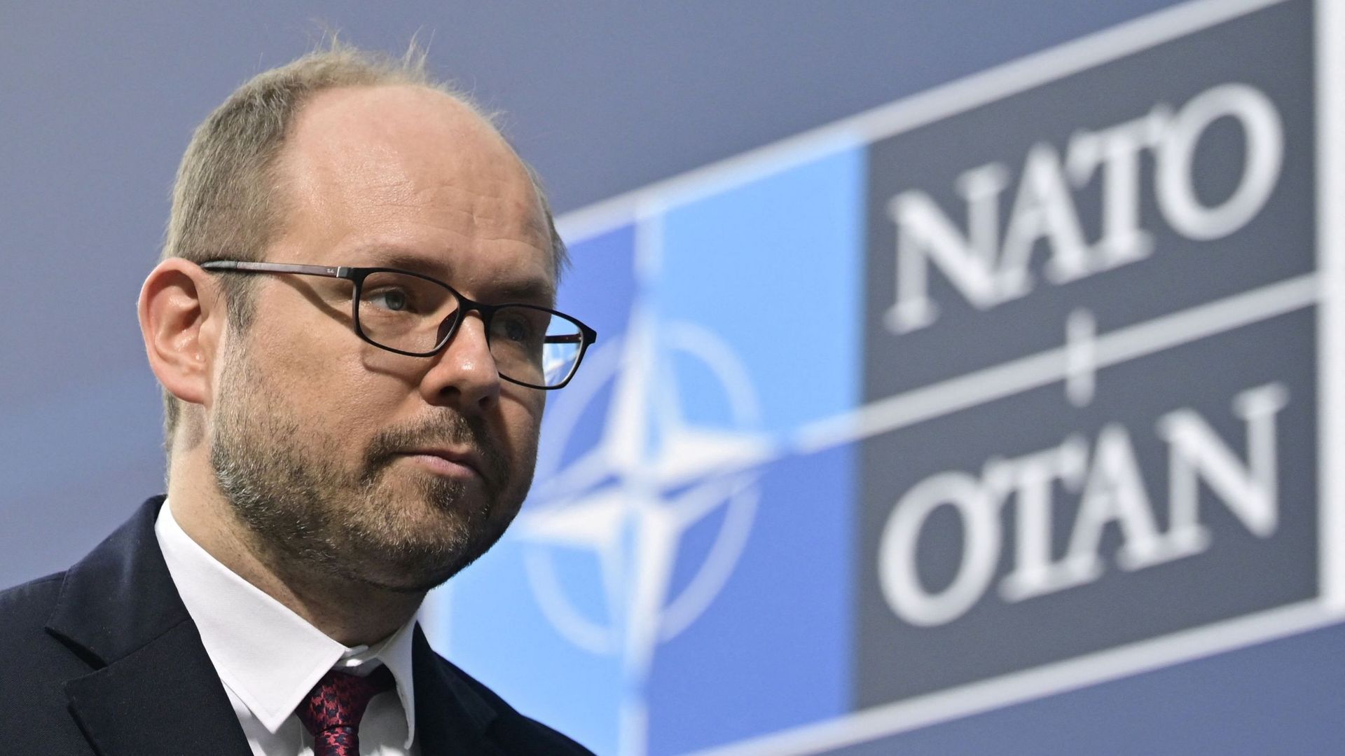 Le sous-secrétaire d’État polonais à la sécurité, aux Amériques, à l’Asie et à la politique orientale, Marcin Przydacz, arrive à une réunion informelle des ministres des Affaires étrangères de l’OTAN sur le conflit en Ukraine, le 14 mai 2022 à Berlin.