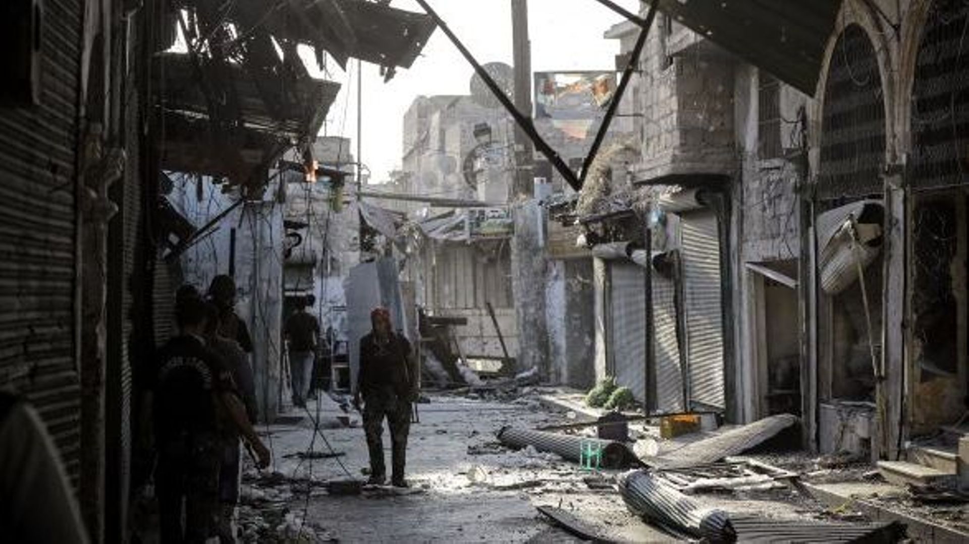 au-moins-12-civils-tues-dans-un-bombardement-dans-l-est-de-la-syrie