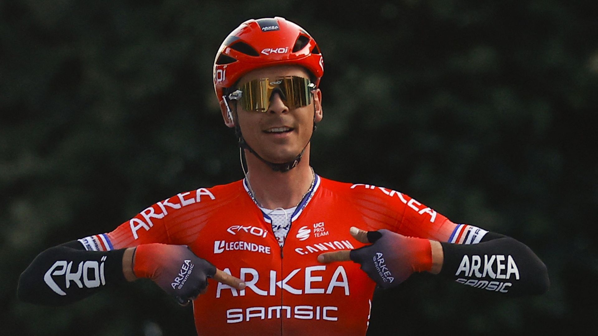 Warren Barguil s'impose sur la 5e étape en Italie.