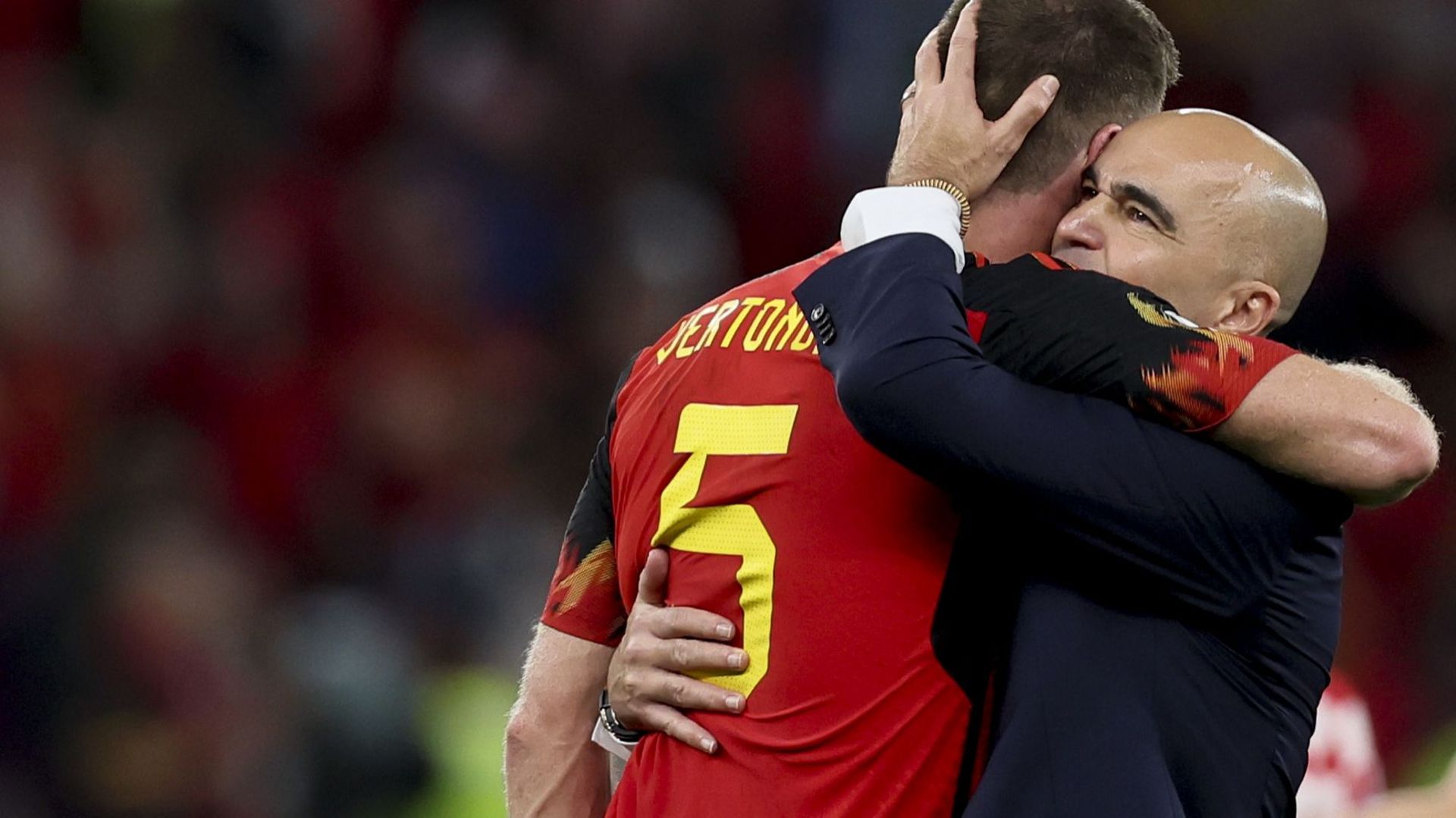 Roberto Martinez et Jan Vertonghen à la fin de la rencontre Belgique Croatie à la Coupe du Monde 2022 à Doha