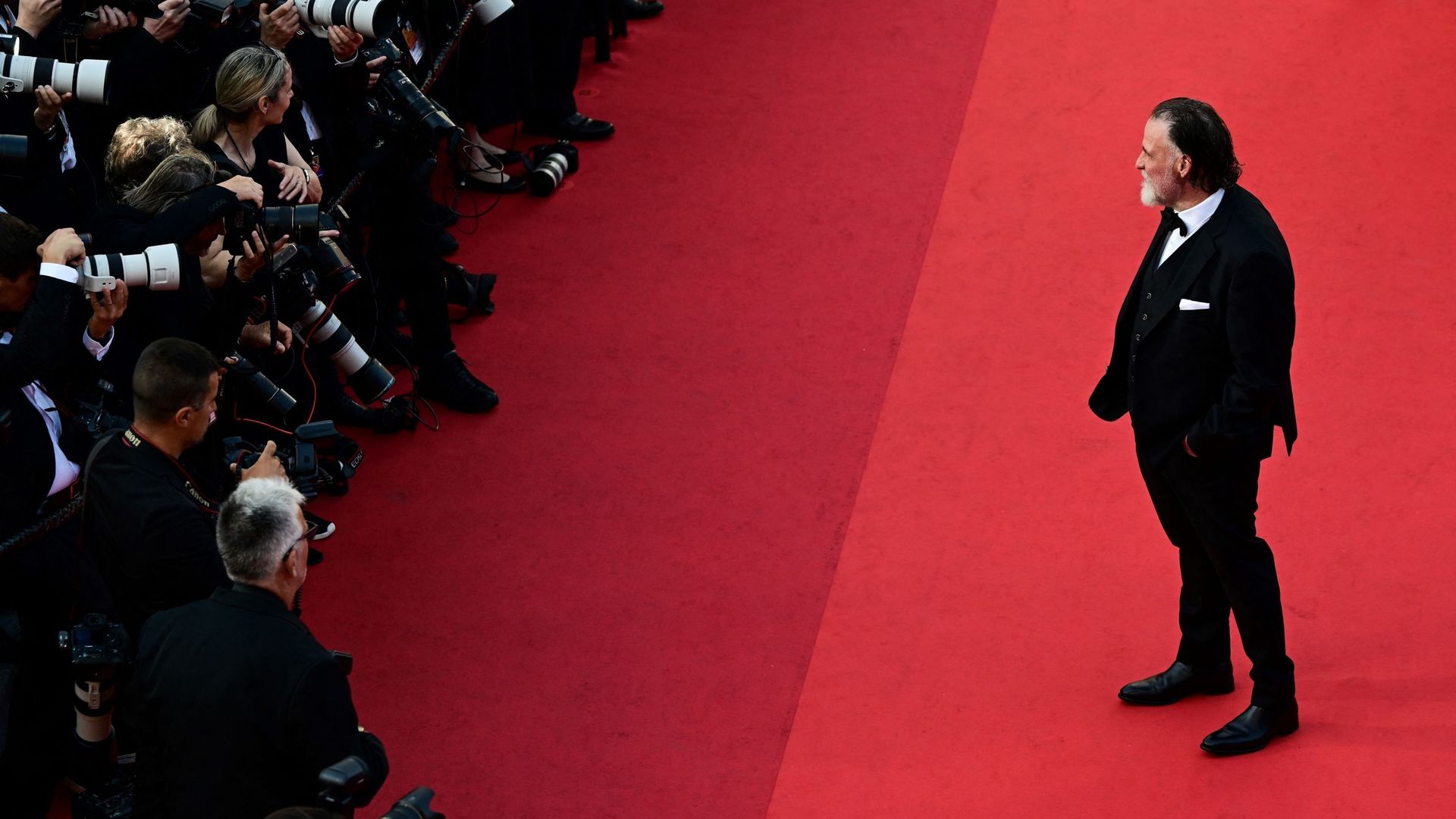 Bouli Lanners sur le tapis rouge à Cannes pour "La Nuit du 12"