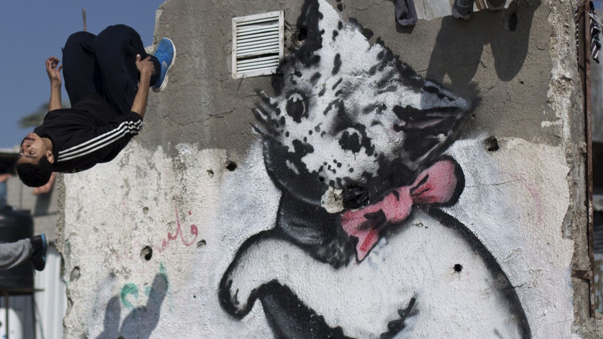 L'un des graffitis réalisés par Banksy à Gaza