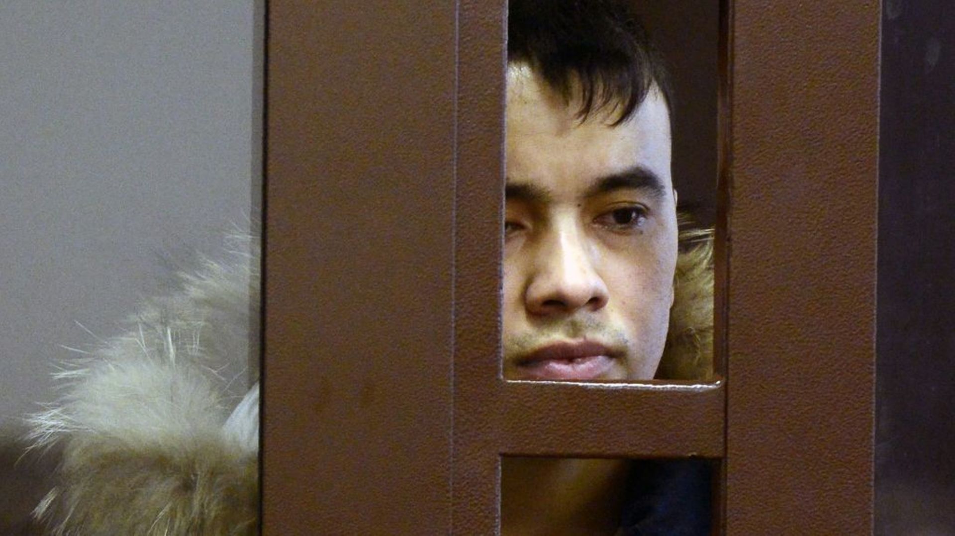 Ibraguimjon Ermatov, suspect dans l'enquête sur l'attentat dans le métro de Saint-Pétersbourg, qui a fait 15 morts le 3 avril, au tribunal de cette ville le 7 avril 2017
