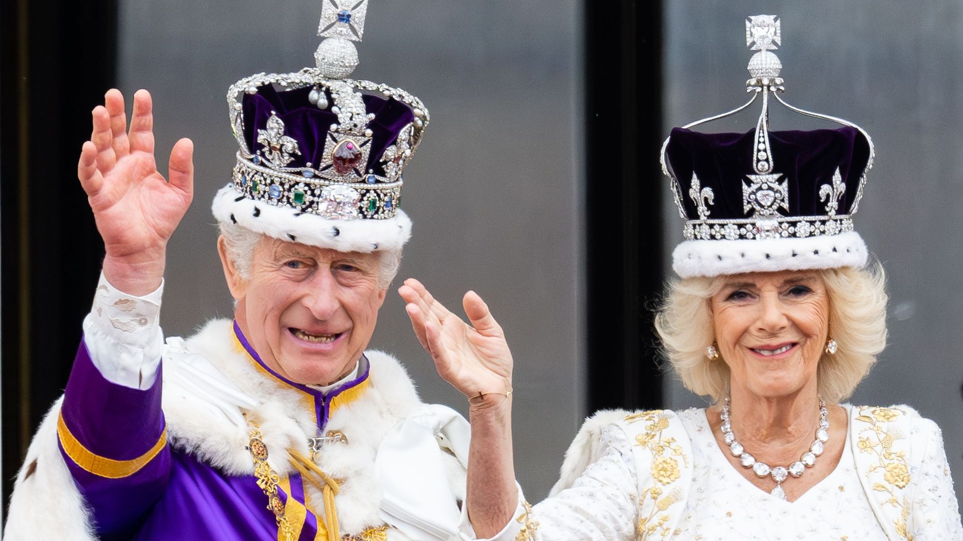 Créer moi une couronne royale comme celle de espagnol mais