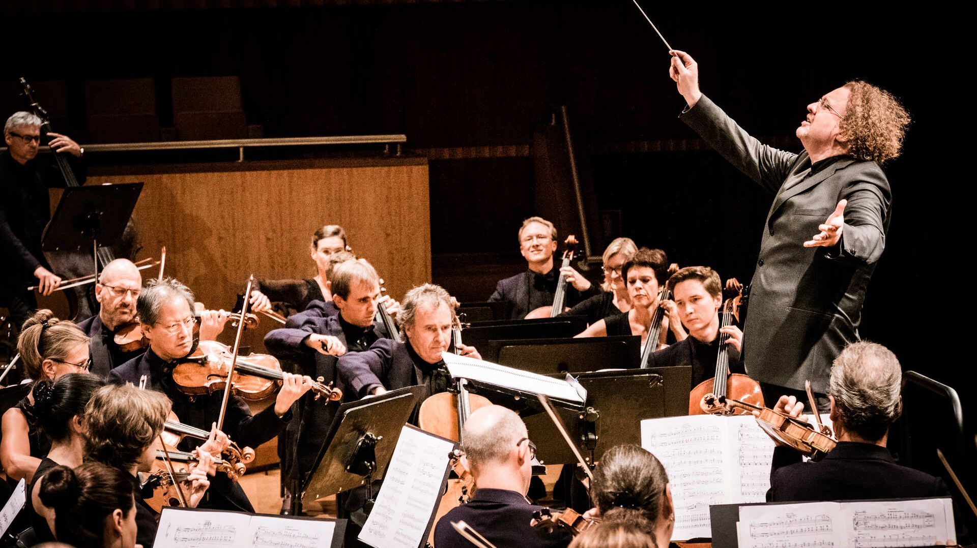Le Brussels Philharmonic et Stéphane Deneuve retrouvent le chemin de Flagey