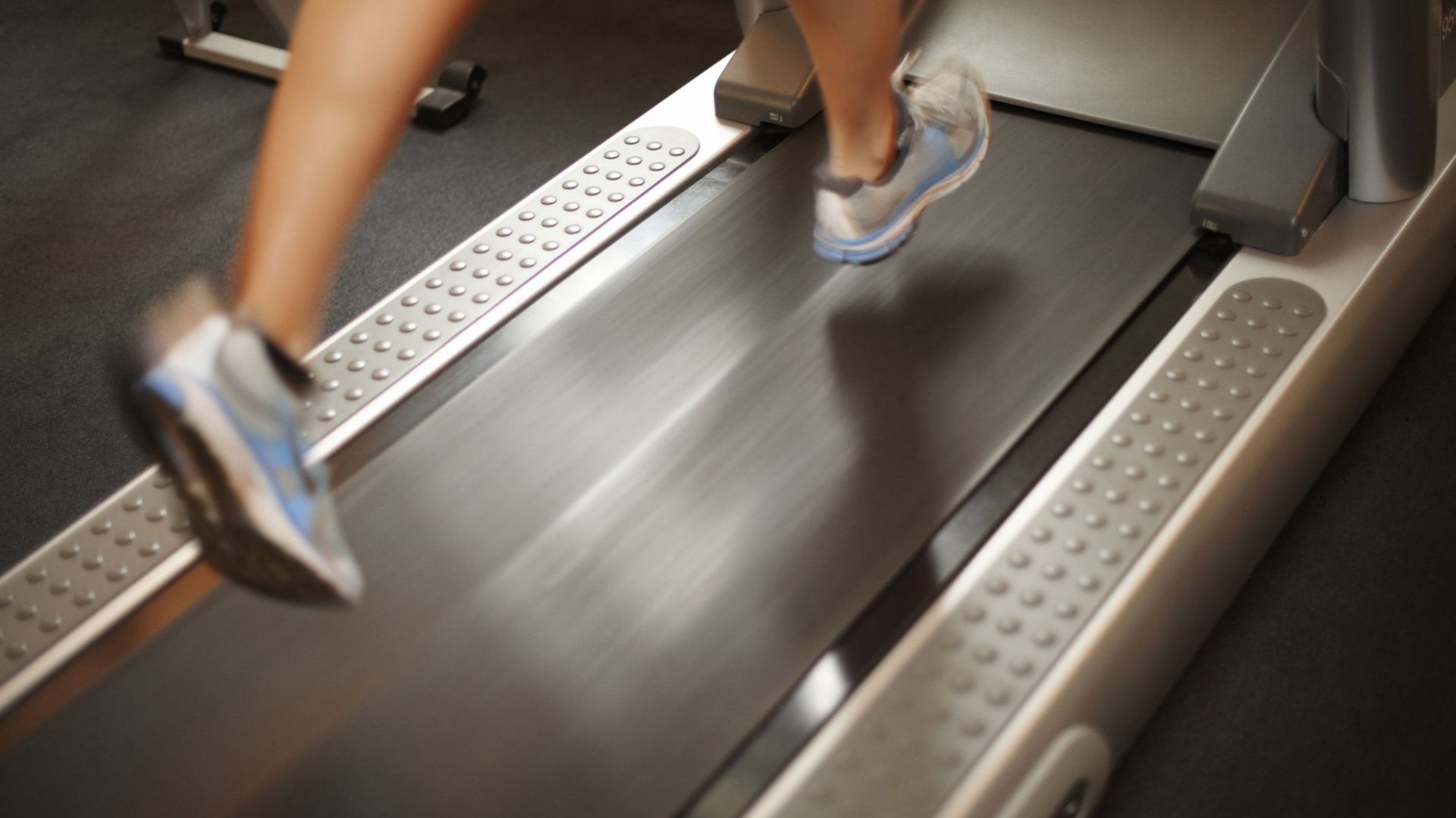Tapis de course, vélo ou rameur, que choisir pour faire du cardio à la maison ? RTBF Actus