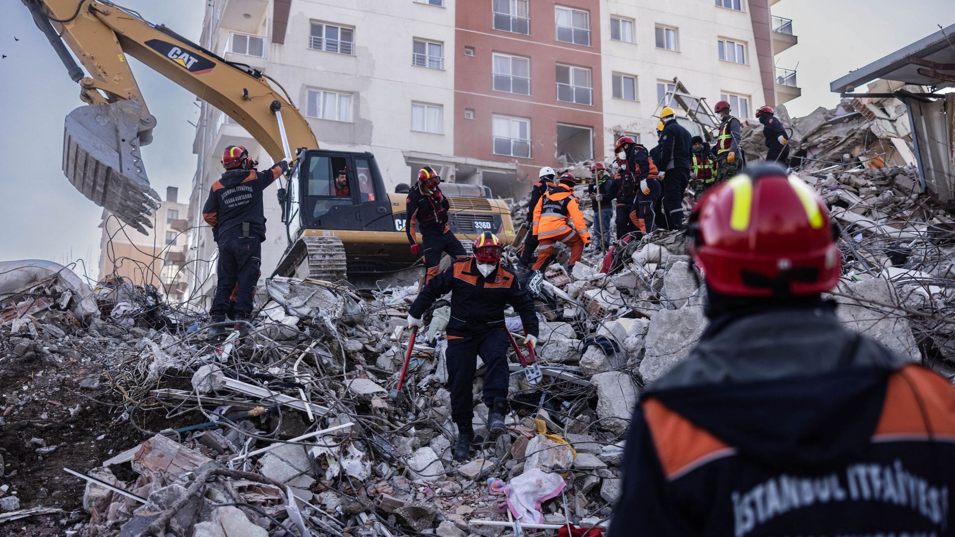 Terremoto in Turchia e Siria: il sindacato dei medici turchi mette in dubbio il bilancio ufficiale delle vittime e indagherà