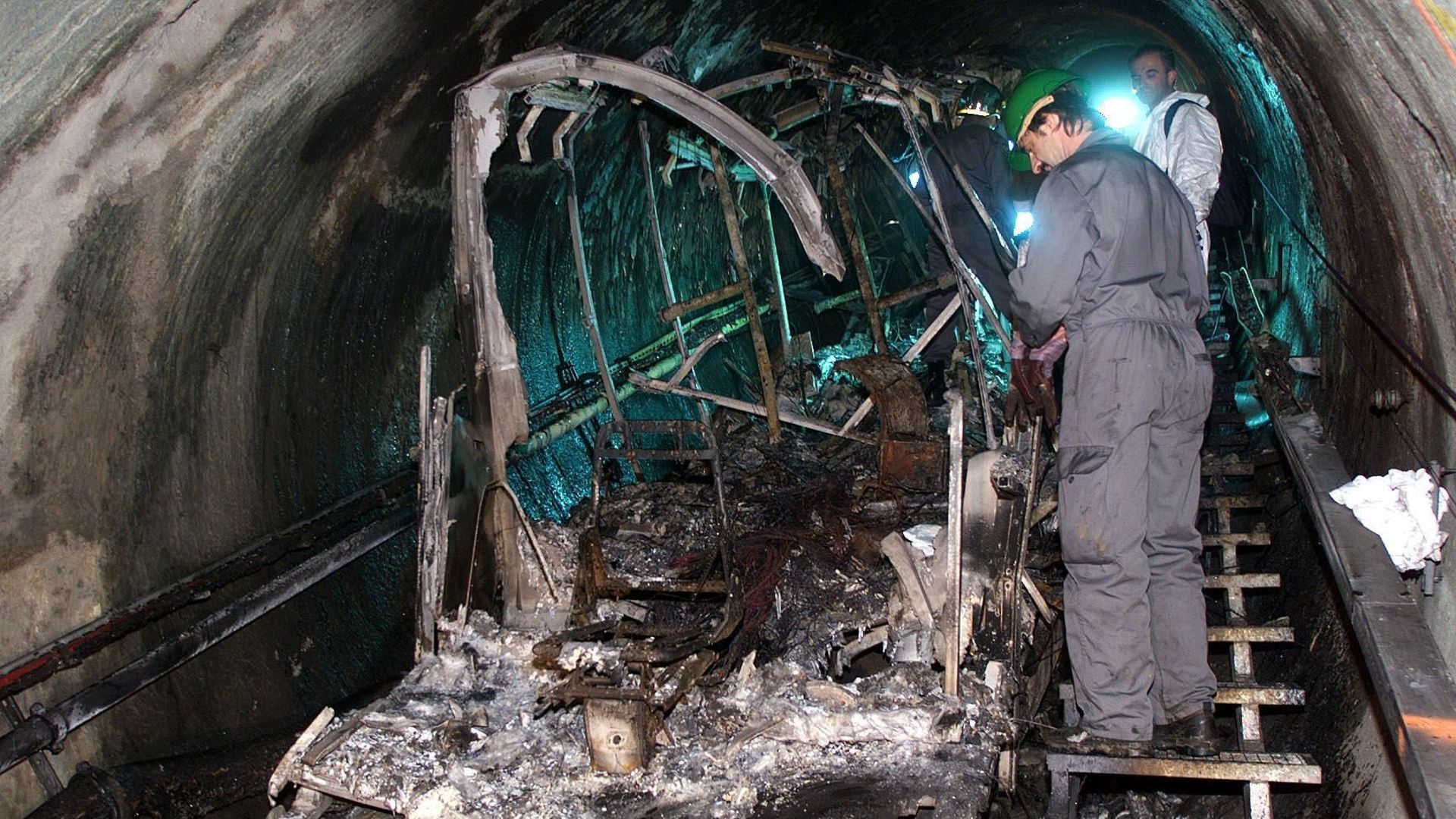 Kaprun en Suisse, après l'accident le plus mortel (155 morts) jamais survenu dans une télécabine 