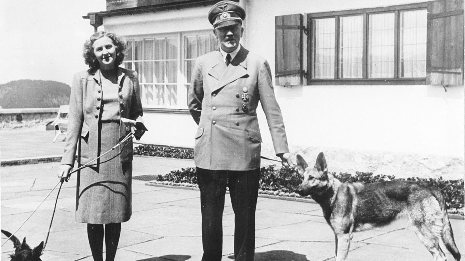 Eva Braun et Adolf Hitler au Berghof le 14 juin 1942
