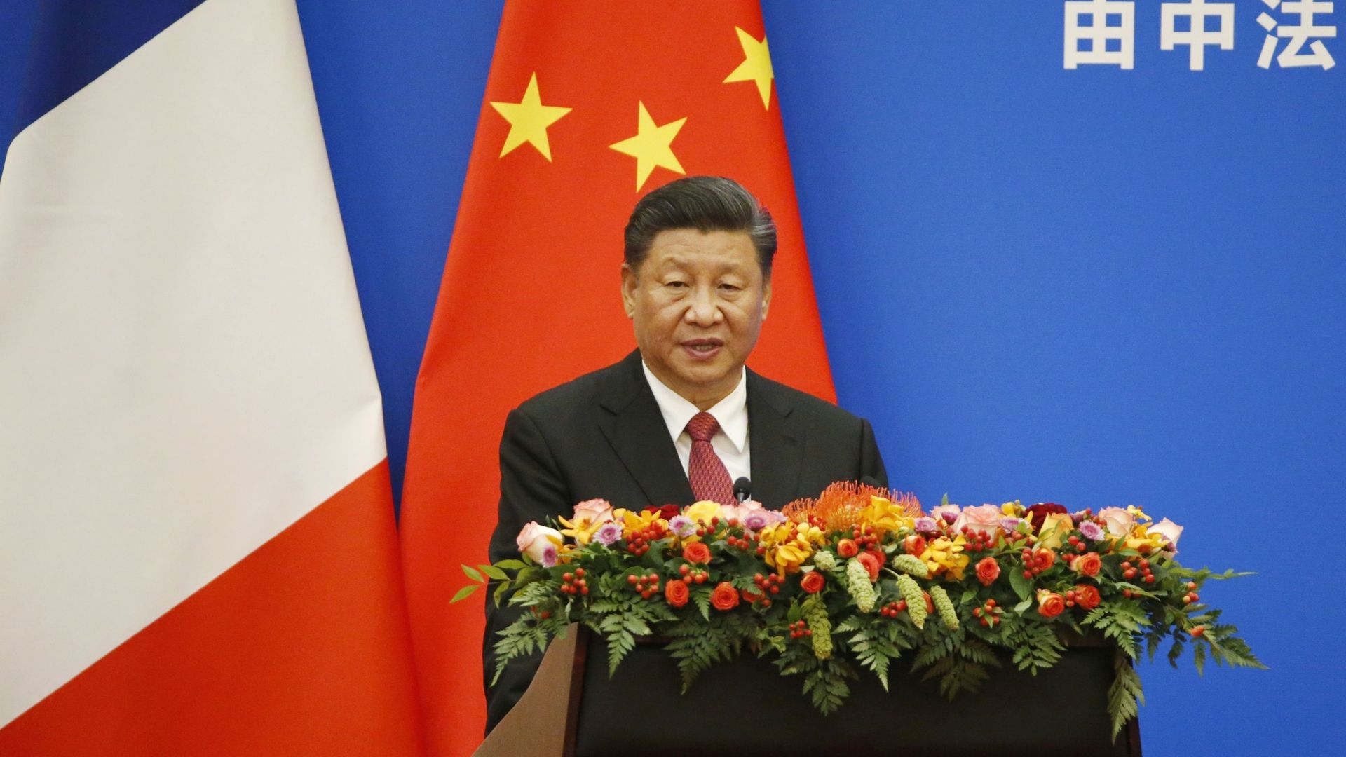 Le président chinois Xi Jinping s’exprime lors d’un Forum économique Chine-France au Grand Hall du Peuple, le 6 novembre 2019 à Beijing, en Chine.