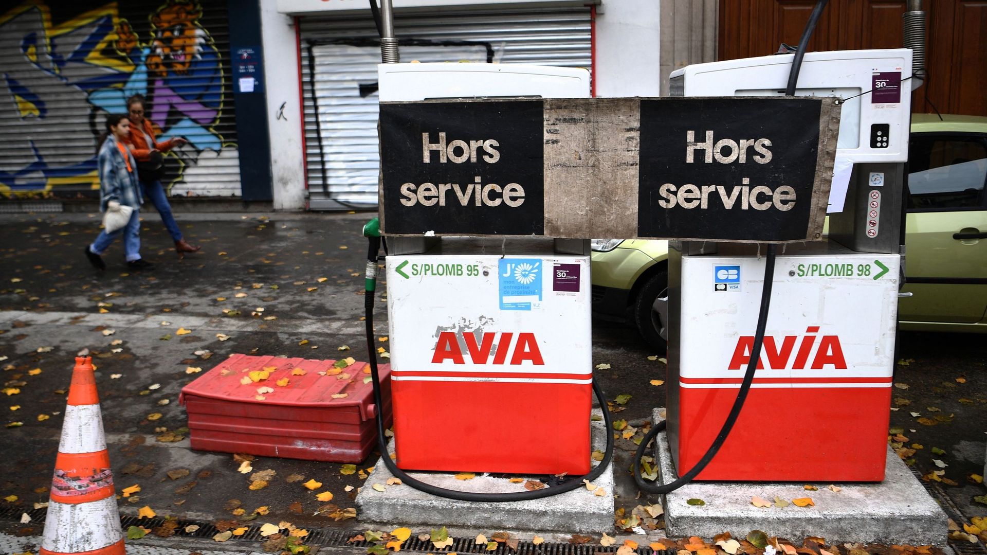 En France, une station-service sur trois est touchée par les pénuries de carburants. 