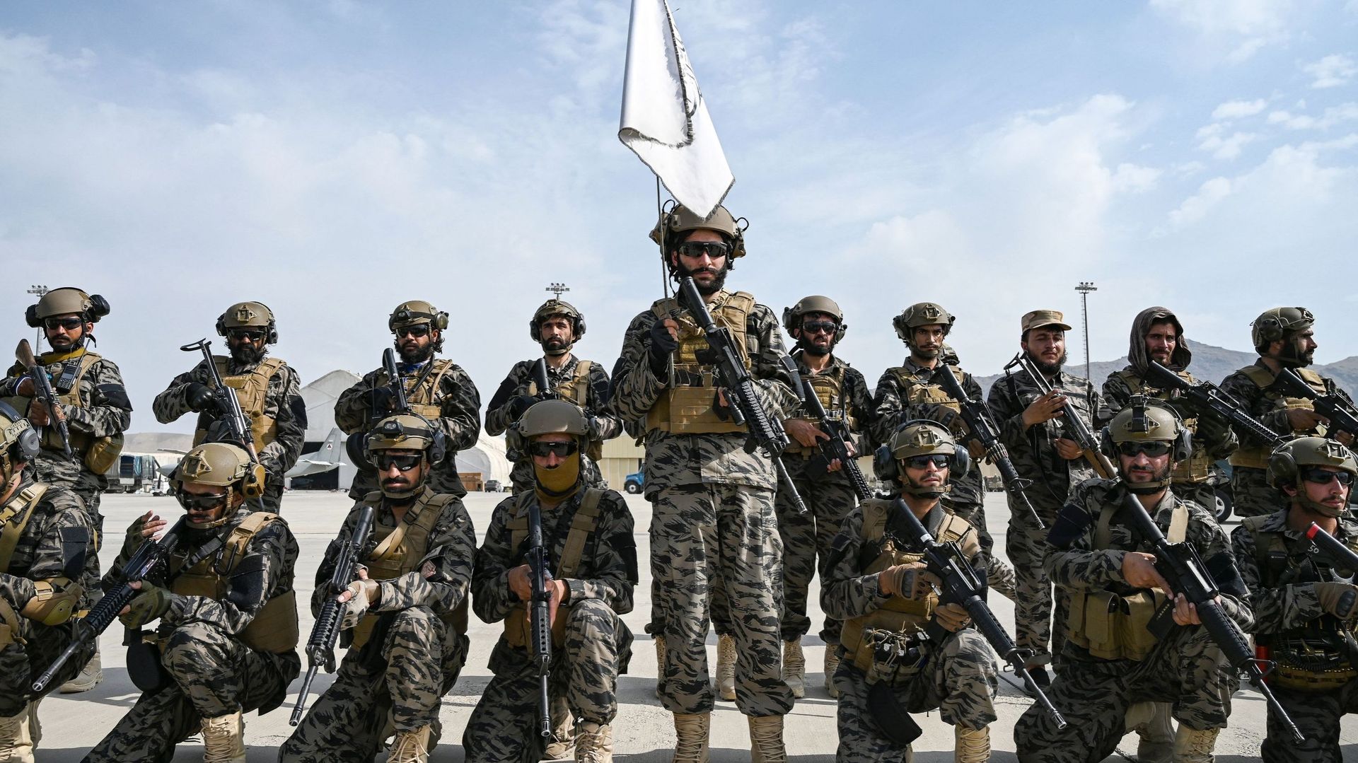 Des membres de l'unité militaire Taliban Badri 313 à l'aéroport de Kaboul