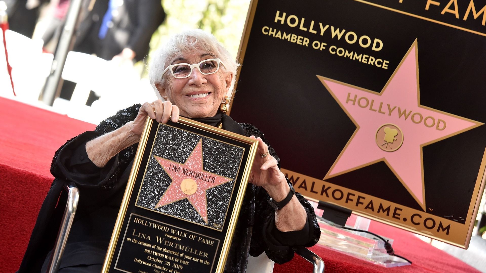 Lina Wertmuller est honorée par une étoile sur le Hollywood Walk of Fame, le 28 octobre 2019 à Hollywood, en Californie.