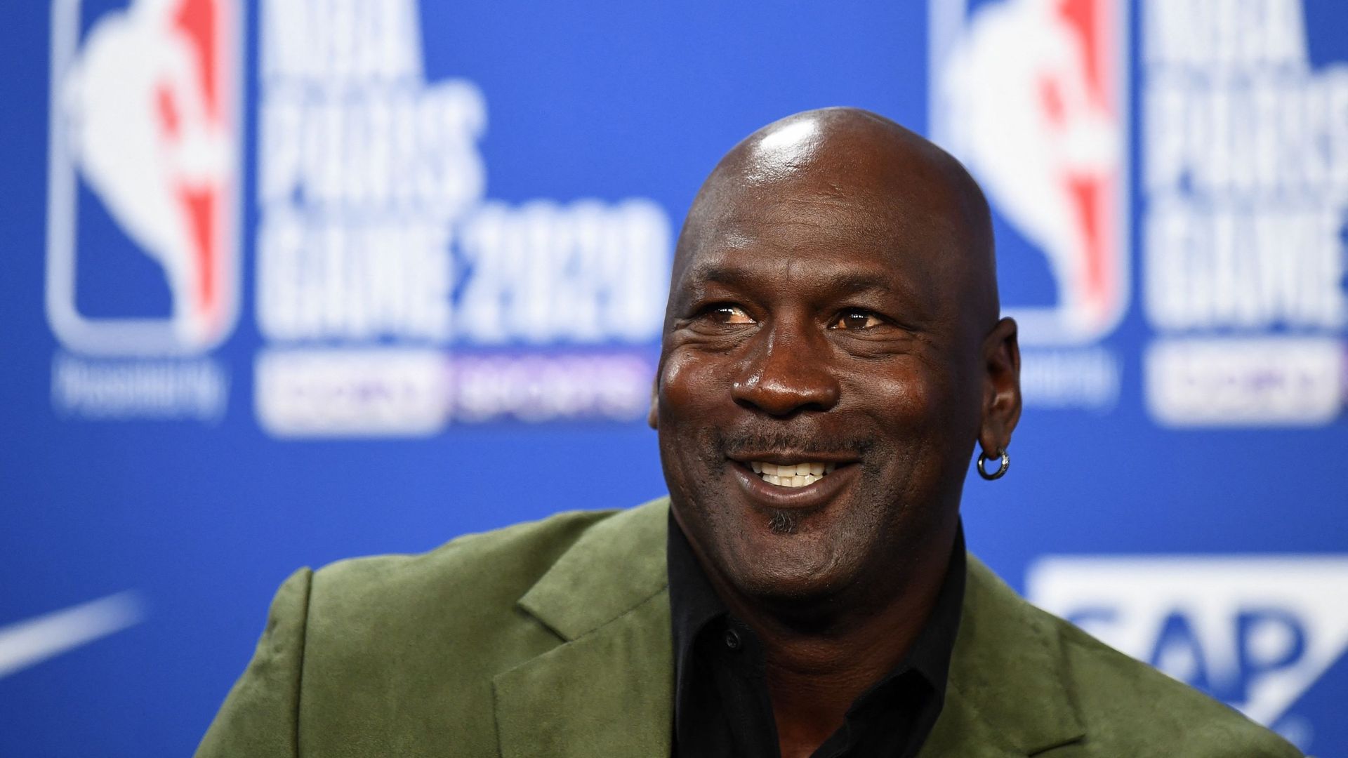 Pour fêter ses 60 ans, Michael Jordan a décidé d’être généreux.