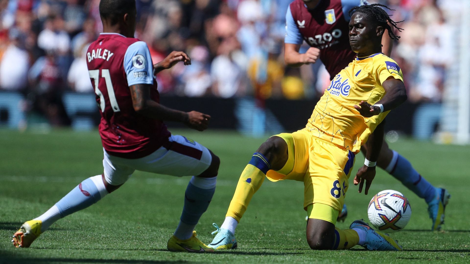 Amadou Onana lors de ses premières minutes avec Everton.