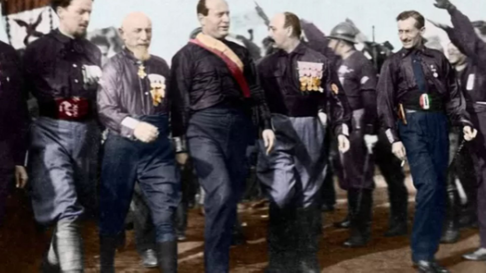 Mussolini entouré des hiérarques du parti fasciste