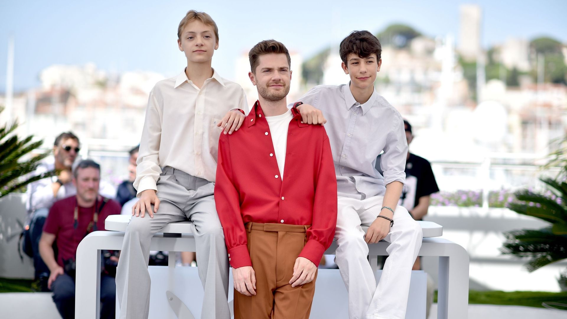 Le réalisateur belge Lukas Dhont et les deux jeunes comédiens de "Close" qui a bouleversé le 75e Festival de Cannes.
